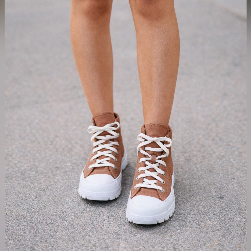 Converse Chuck Taylor All Star Lugged Mineral Clay - Women’s Size 8